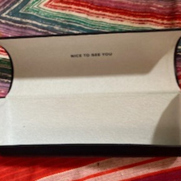 Warby Parker hard cover glasses case, hinged closure, Black. - Picture 2 of 5